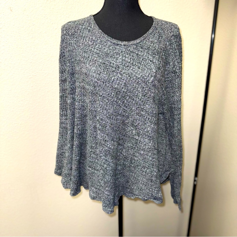 Cherish Gray Textured knit Swing Top. Women's Large